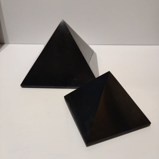 Shungite - Polished - Pyram 10cm